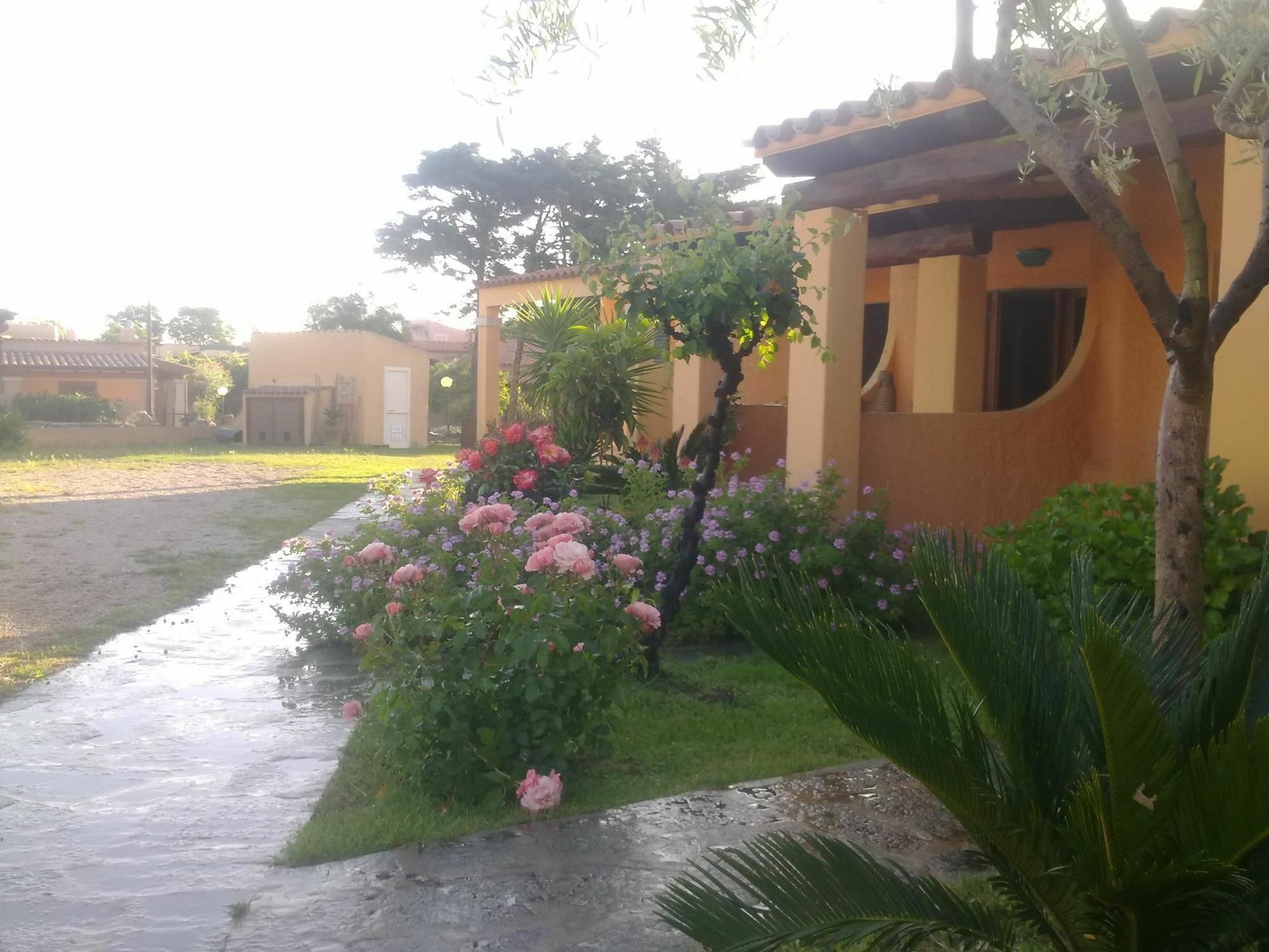 Residence La Pineta Budoni Extérieur photo
